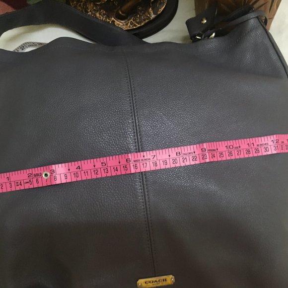 Authentic Coach Avery Hobo Bag - Picture 5 of 16